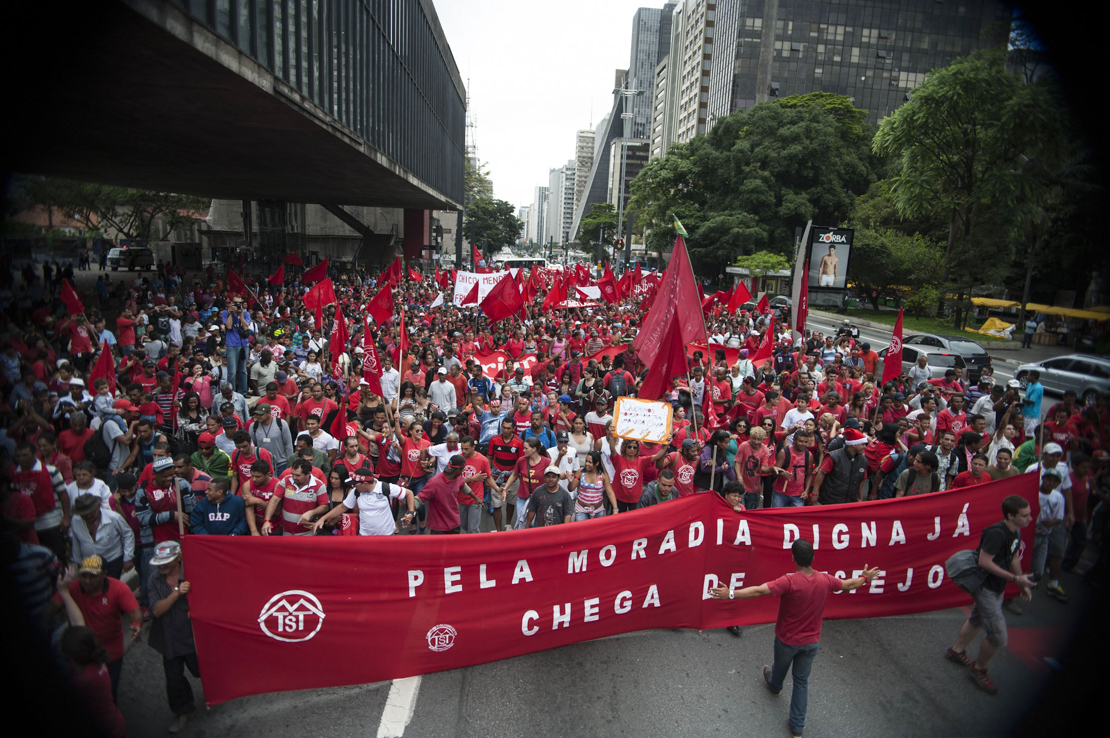 سیاست حقوق بشر جنبش کارگران بی خانمان برزیلی (MTST) : ضد اقدامات ، اقدامات شهروندی و مبارزات رادیکال فراتر از مسکن