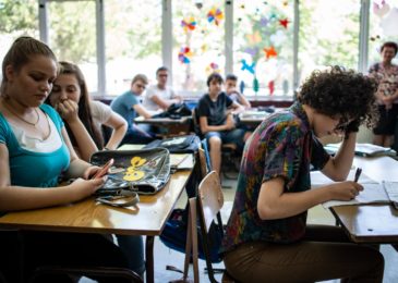 چگونه در مورد قلدری با فرزندان خود صحبت کنید